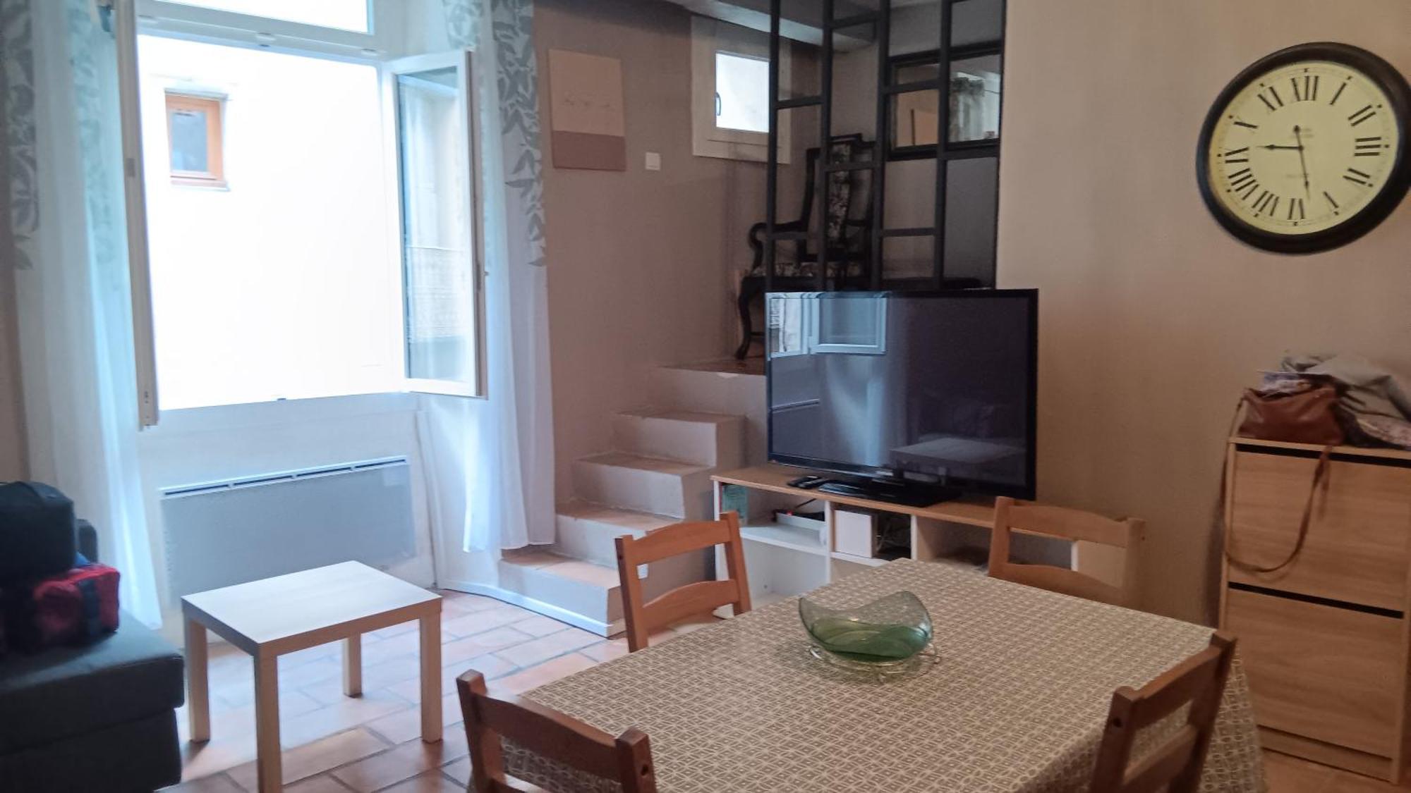 Appartement Pour 4 Personnes Dans Une Rue Tres Calme Saint-Laurent-le-Minier Luaran gambar