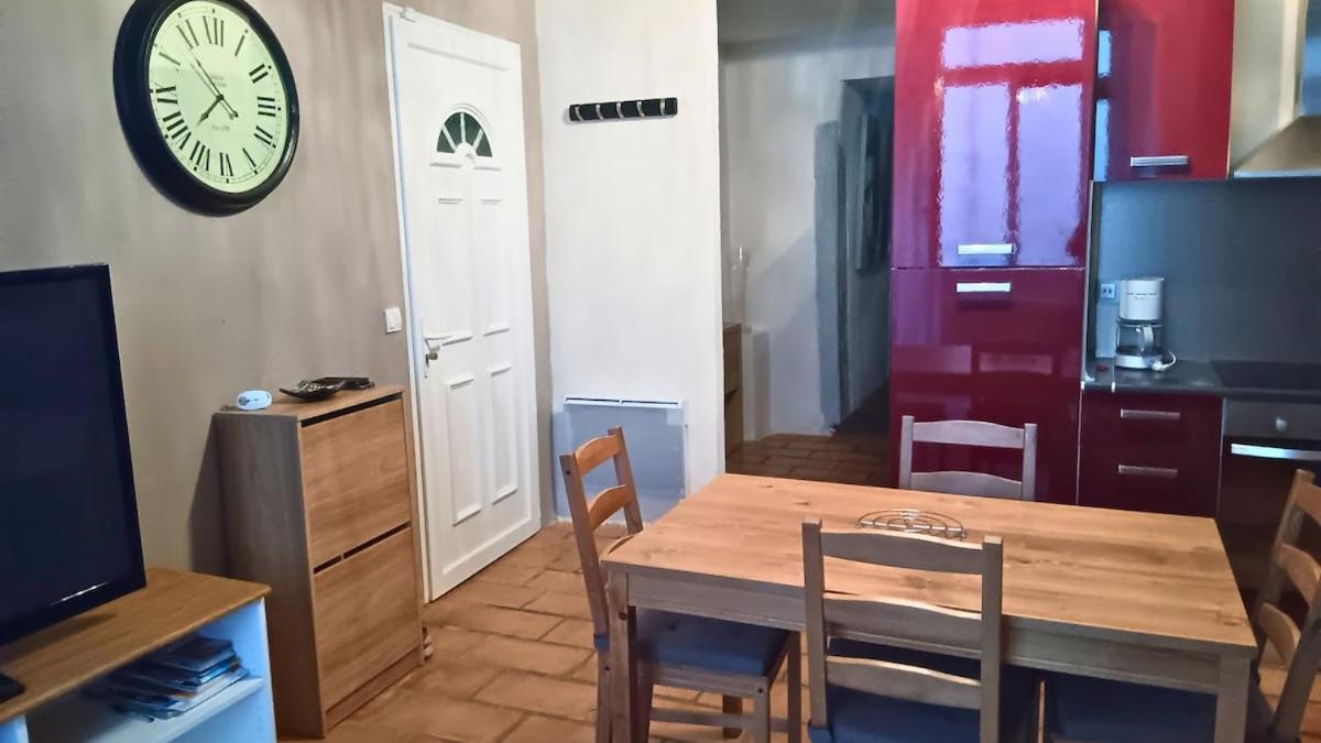 Appartement Pour 4 Personnes Dans Une Rue Tres Calme Saint-Laurent-le-Minier Luaran gambar
